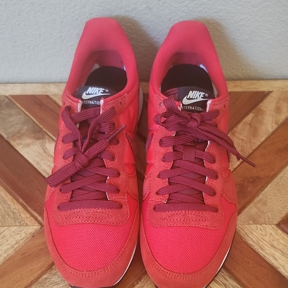 Nike Vibrant Red Athletic Shoes - Picture 2 of 14